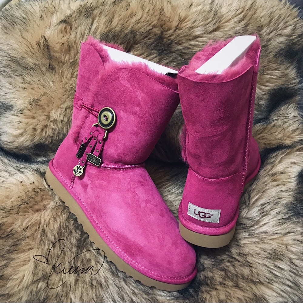 ‼️SALE‼️ Ugg Boots Azalea Charm (sz 9)